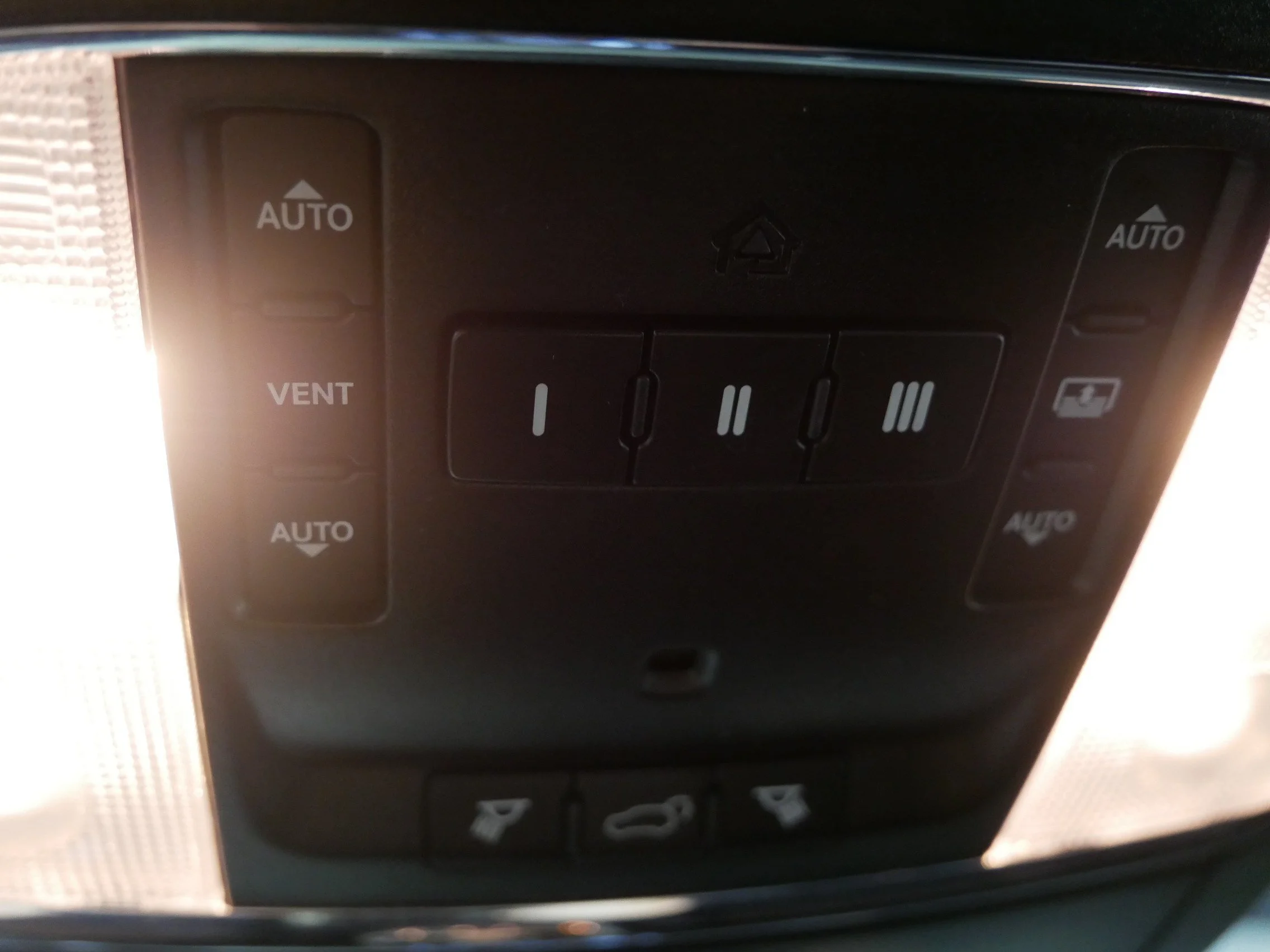 Used 2018 Granite Crystal Metallic Clearcoat Jeep Trailhawk image 30