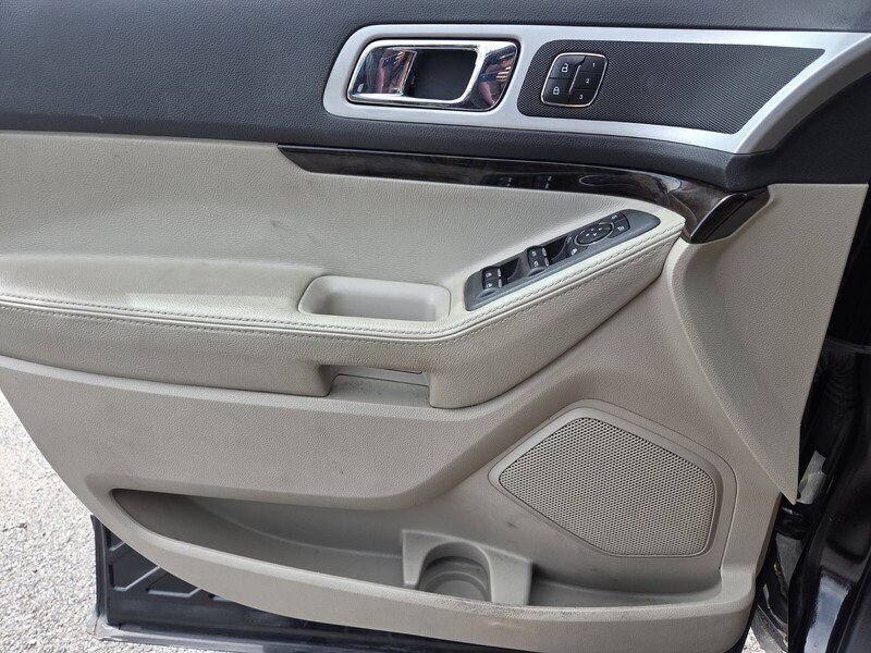 Used 2014 Black Ford Limited image 18