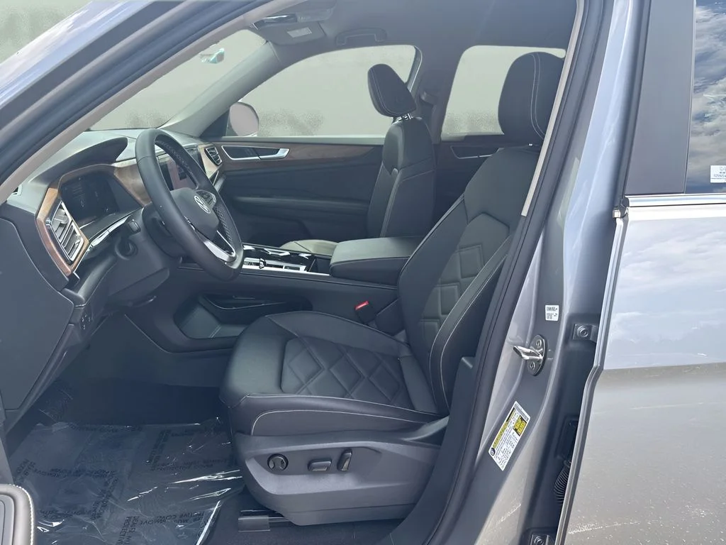 Used 2026 Silver Volkswagen 2.0T SE w/Technology image 9