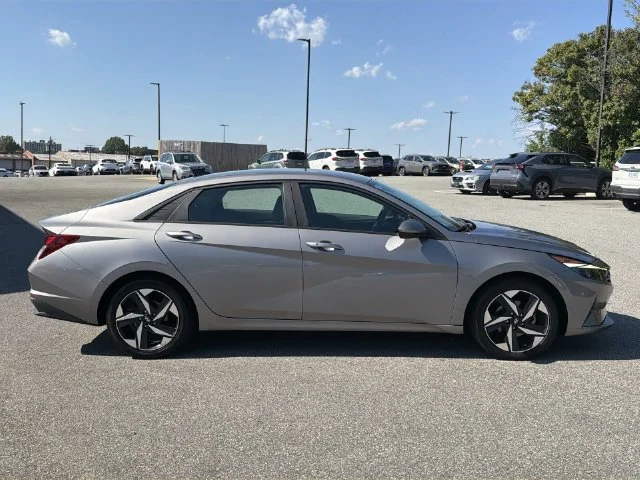 Used 2023 Silver Hyundai SEL image 14