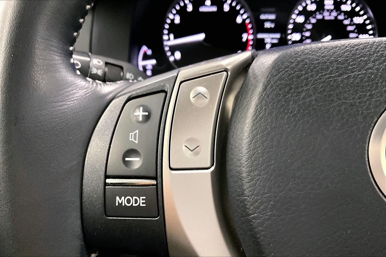 Used 2014 Silver Lining Metallic Lexus  image 23