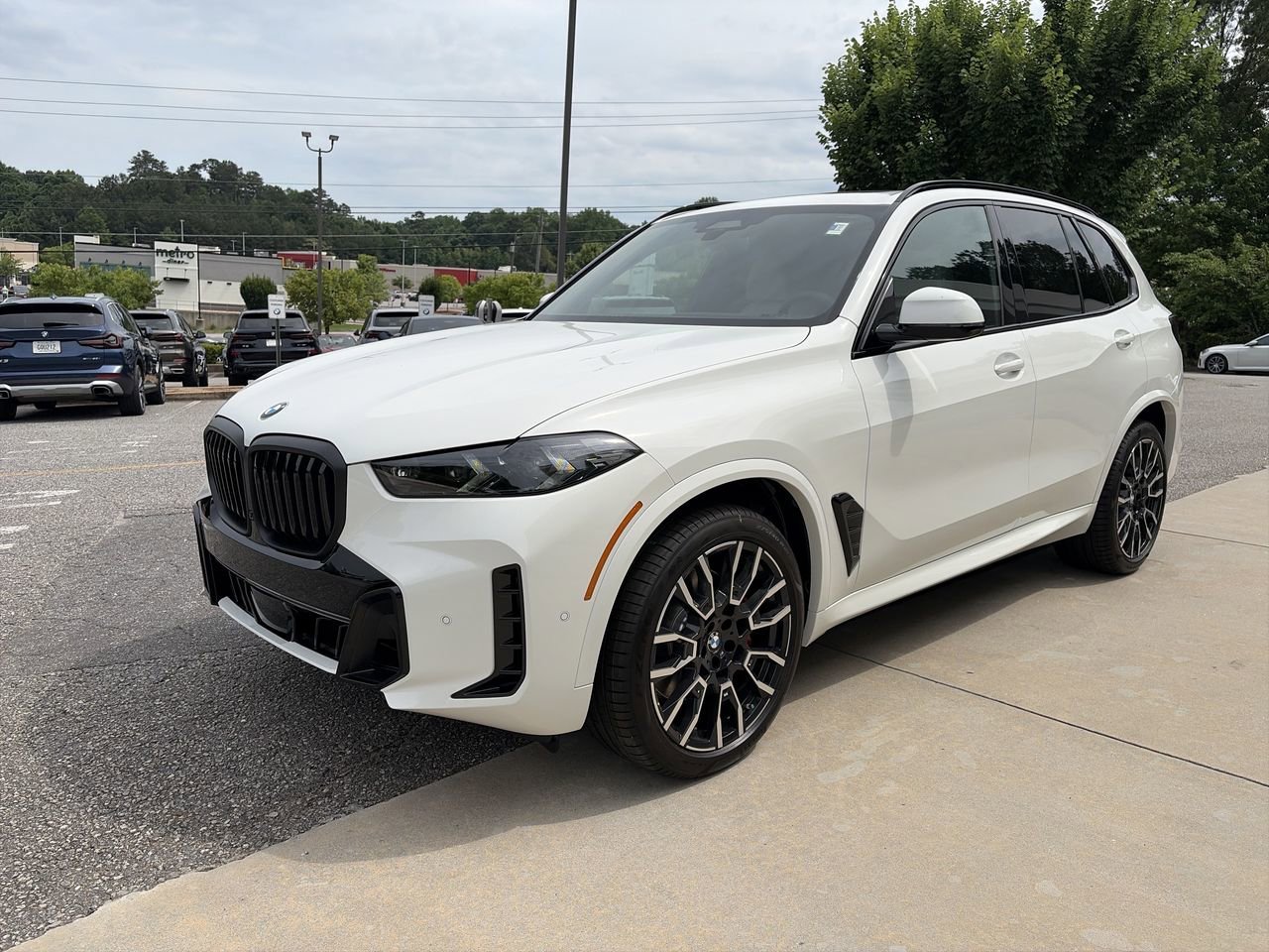 New 2026 Alpine White BMW xDrive40i image 4