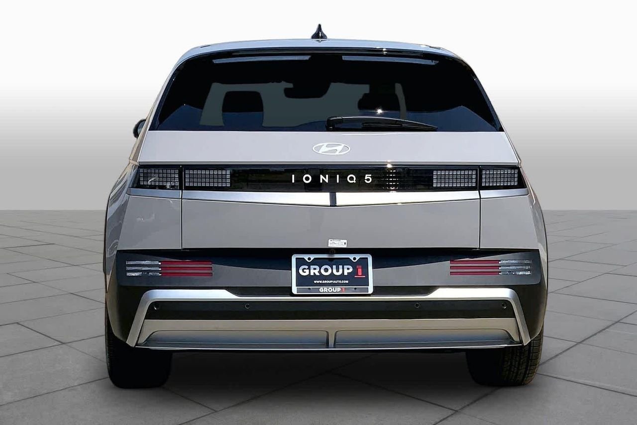 New 2026 Cyber Gray Hyundai SEL image 4