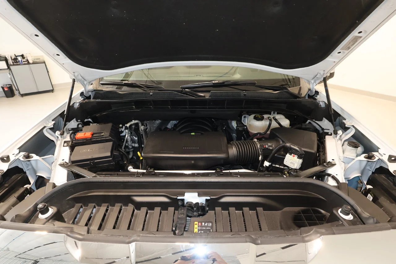 Used 2025 White Frost Tricoat GMC Denali image 33