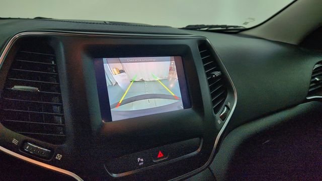 Used 2019 Gray Jeep Latitude Plus image 23