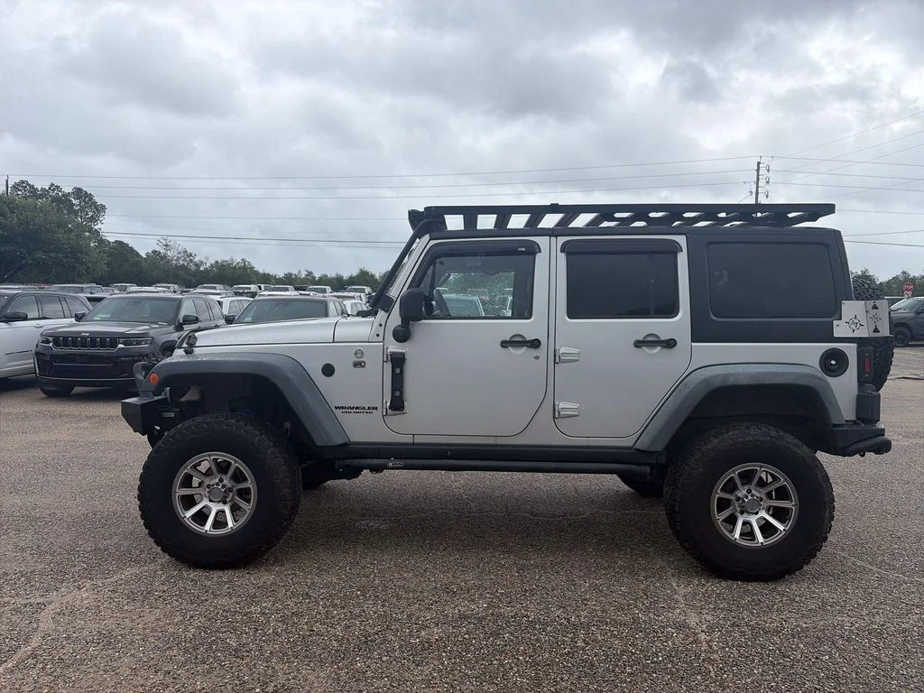 Used 2011 Silver Jeep Unlimited Rubicon image 3