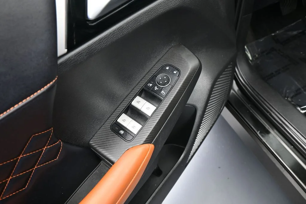 Used 2022 Black Mitsubishi SEL image 14