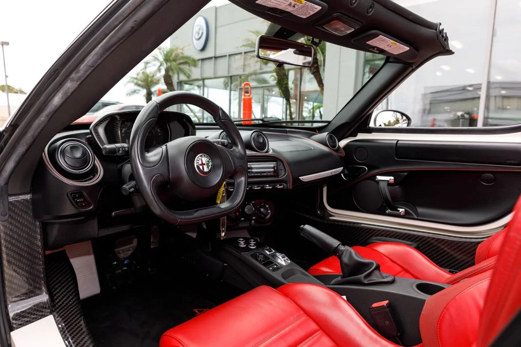 Used 2016 White Alfa Romeo Base image 22