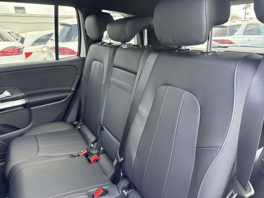 New 2026 Polar White Mercedes-Benz GLB 250 image 6