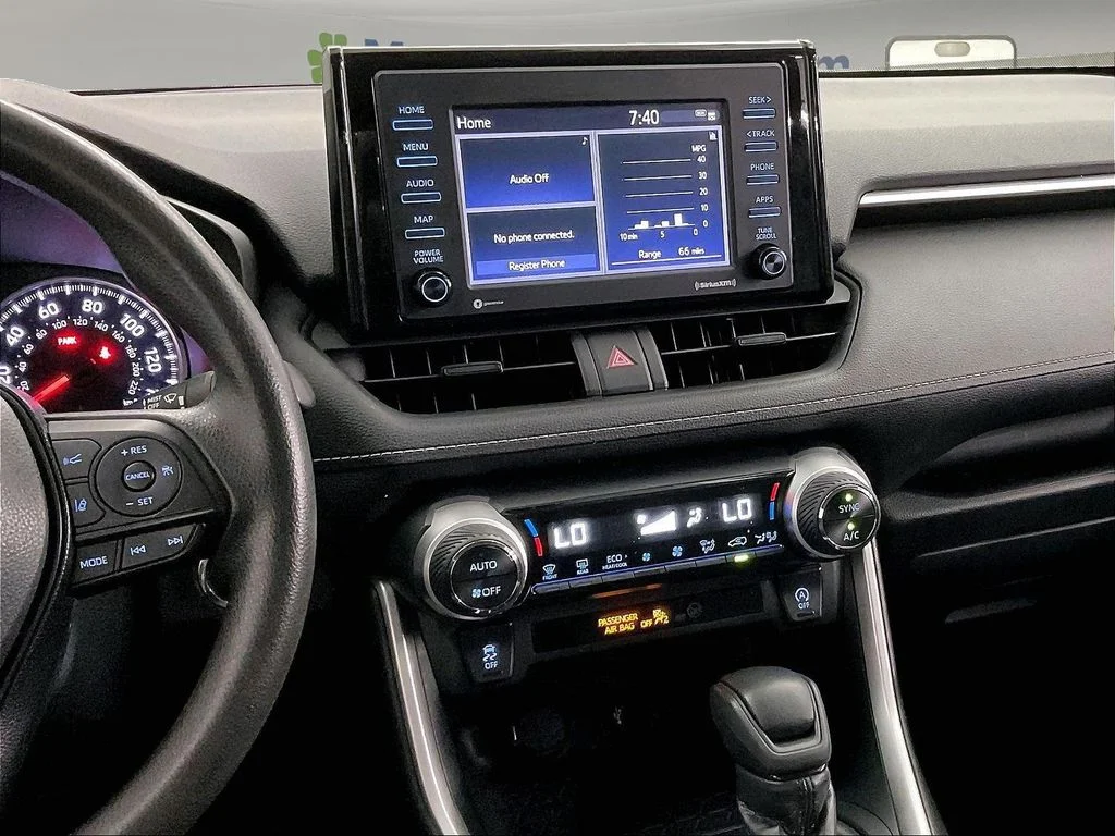 Used 2020 Silver Toyota XLE image 9