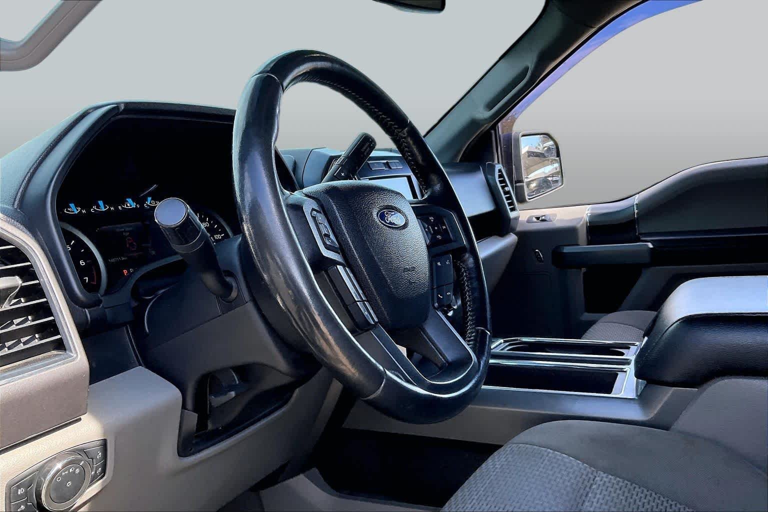 Used 2017 Blue Jeans Metallic Ford XLT image 18