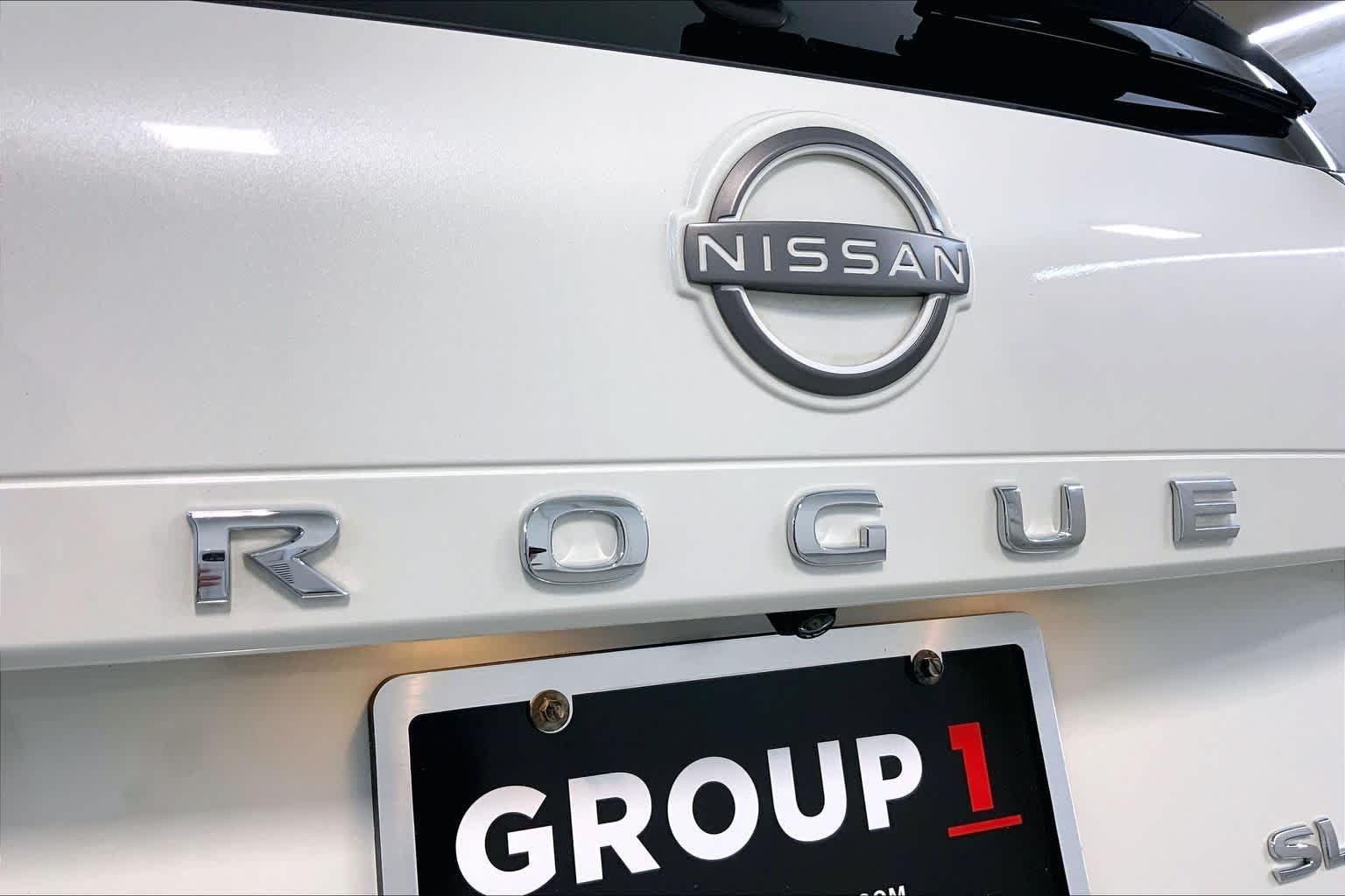 Used 2022 Pearl White Tricoat Nissan SL image 29