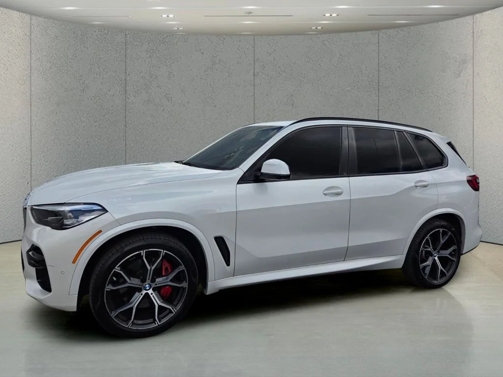 Used 2022 White BMW sDrive40i image 1
