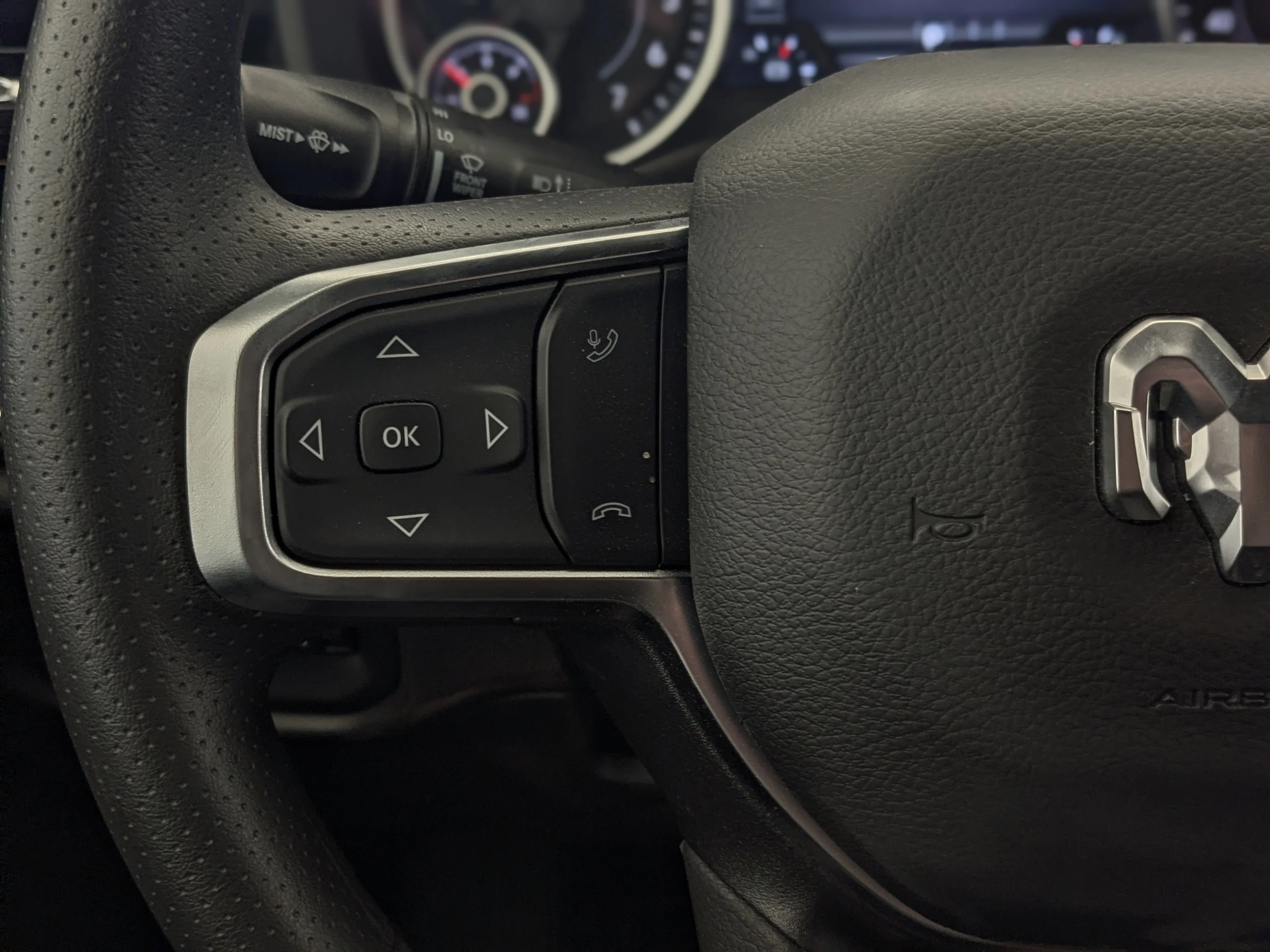 New 2026 White RAM Express - 3.6L Pentastar VVT V6 engine with eTorque - BLACK EXPRESS EDITION image 16