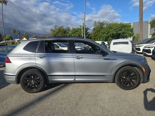 2022 Volkswagen Tiguan 2.0T SE R-Line Black's photo