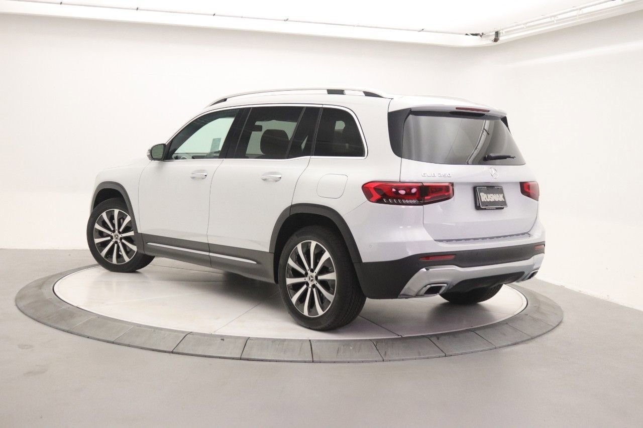 2022 Mercedes Benz GLB 250 photo 2