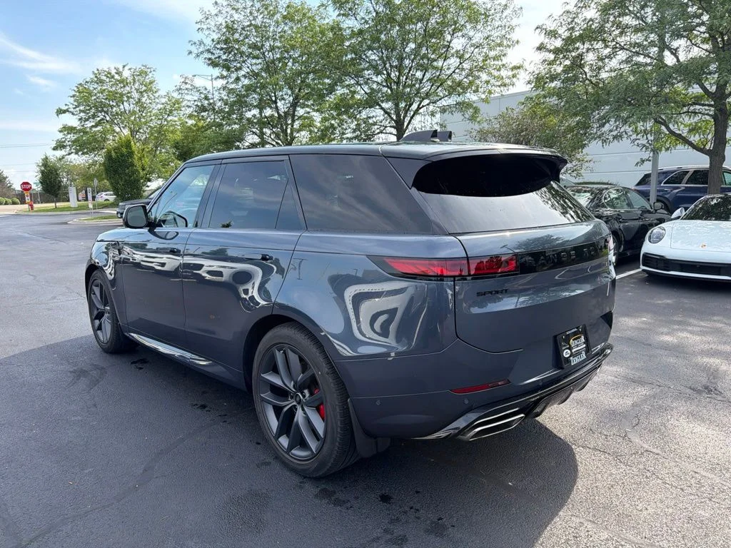 Certified Used 2023 Varesine Blue Metallic Land Rover SE Dynamic image 3