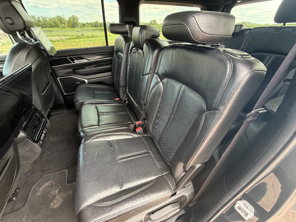 Used 2022 Baltic Gray Metallic Clearcoat Jeep Series I image 19
