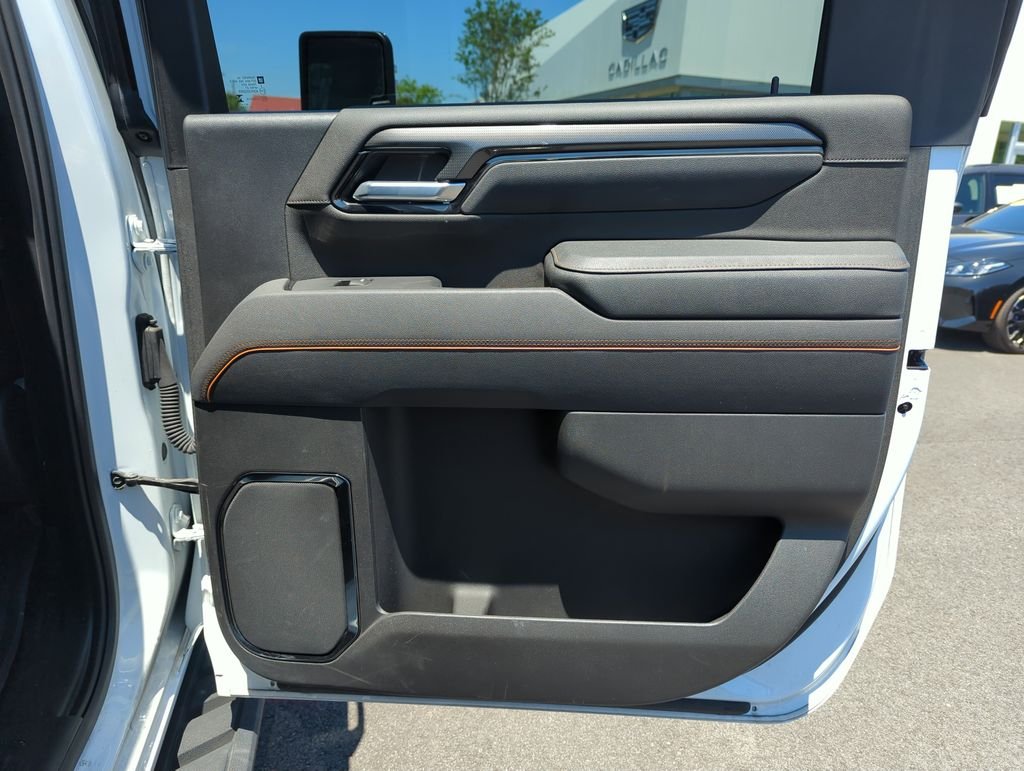 Used 2025 White GMC AT4 image 32