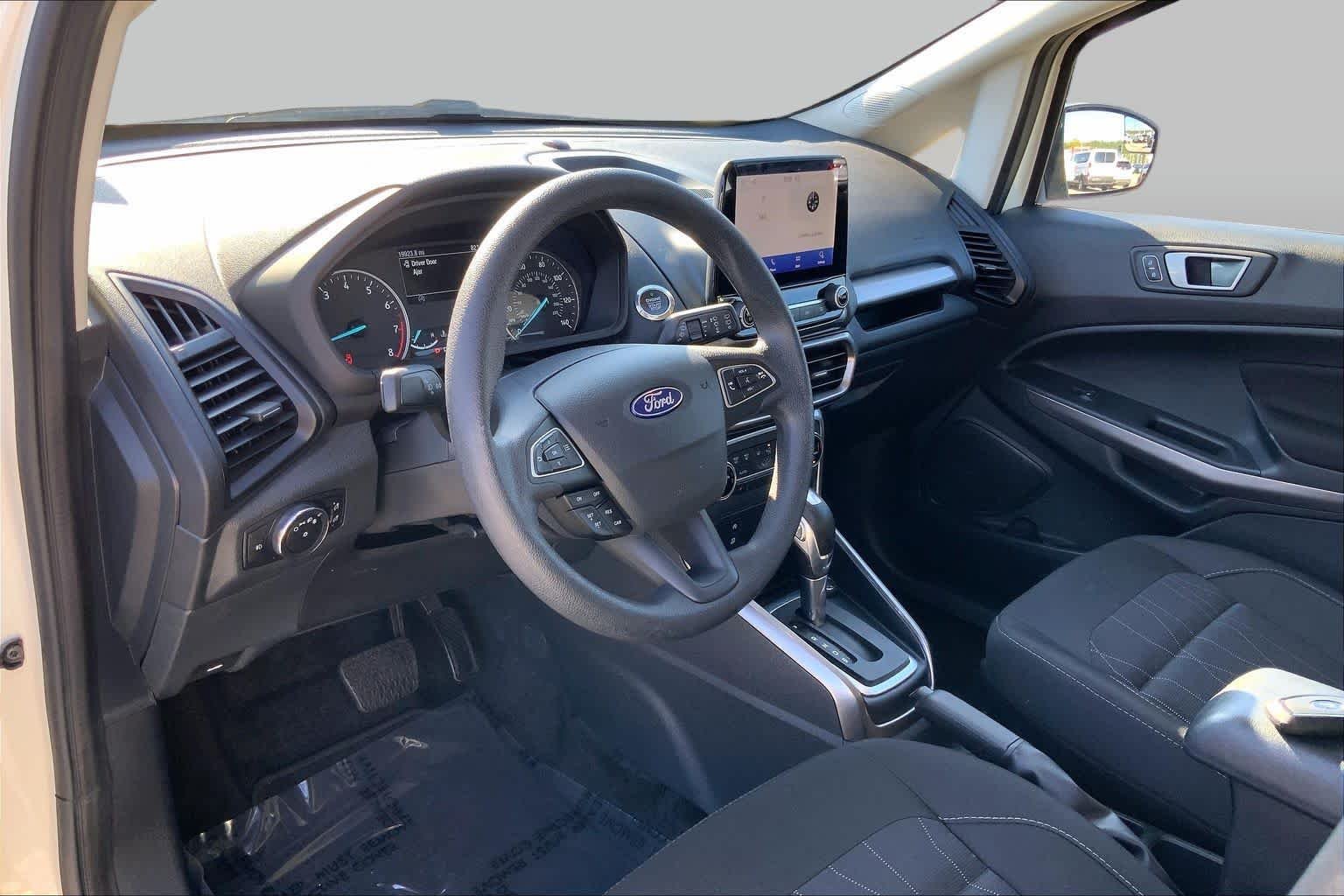 Used 2022 Diamond White Ford SE image 17