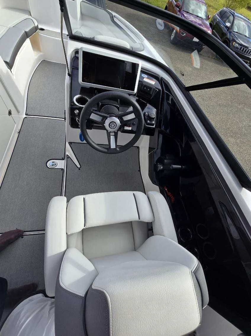 Used 2022 Black YAMAHA  image 5