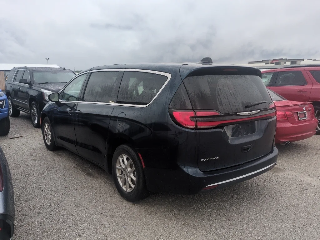 Used 2023 Fathom Blue Pearlcoat Chrysler Touring L image 7