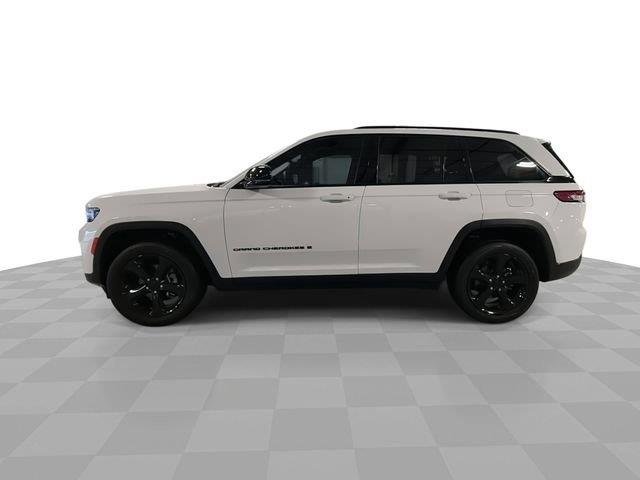 Used 2023 White Jeep Altitude image 5
