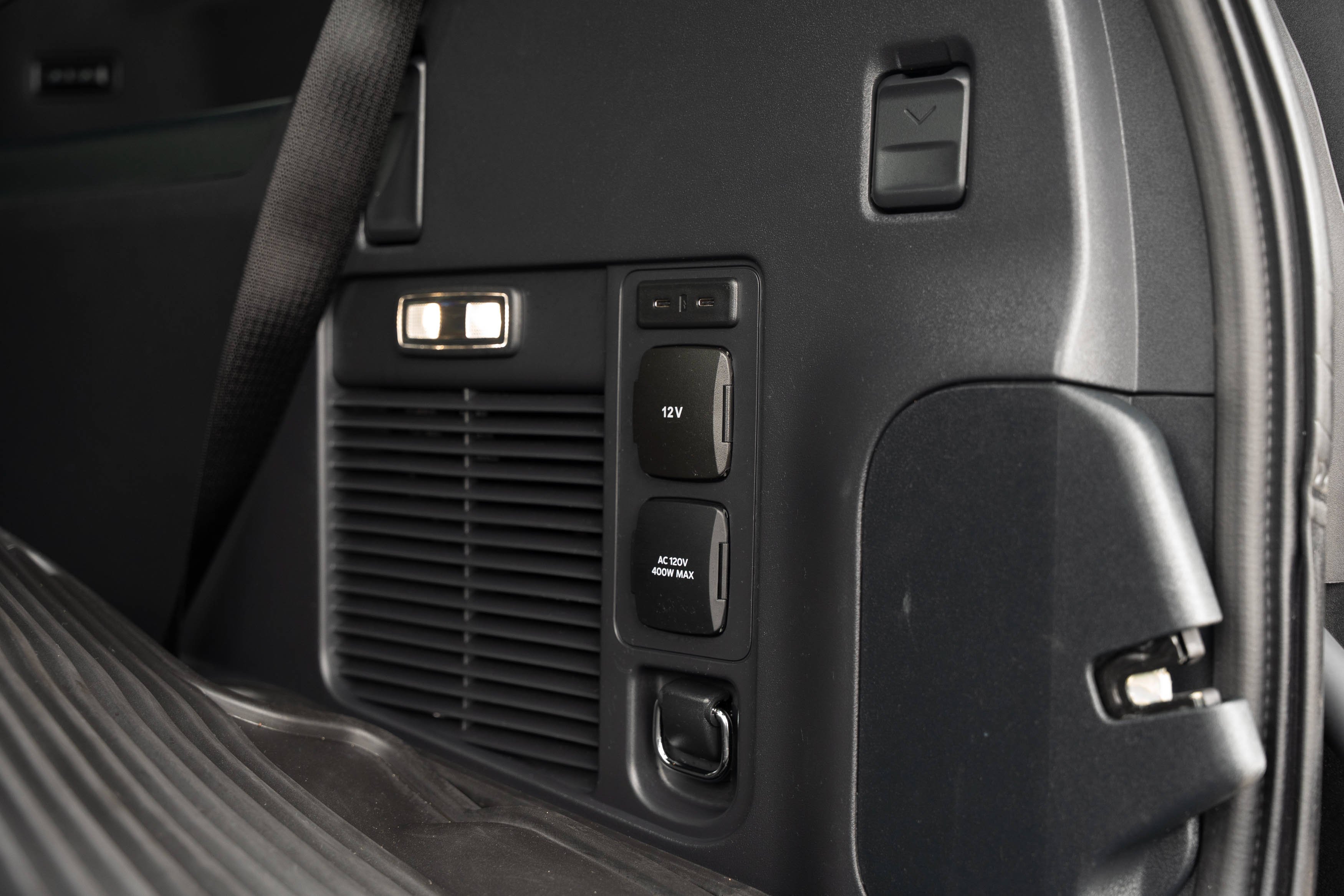 Used 2025 Agate Black Metallic Ford Platinum image 31