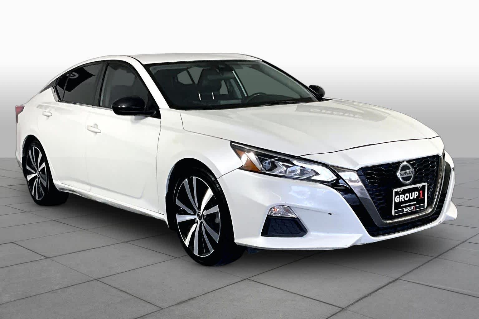 Used 2020 Pearl White Tricoat Nissan 2.5 SR image 3