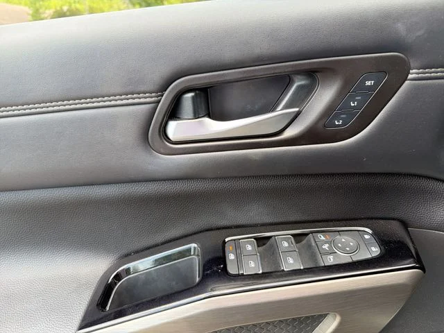 Used 2025 Gray Nissan Platinum image 16