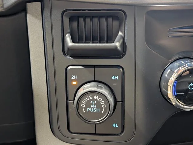 New 2026 Agate Black Metallic Ford XLT image 39