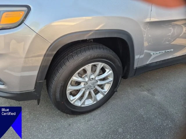 Used 2020 Silver Jeep Latitude image 12