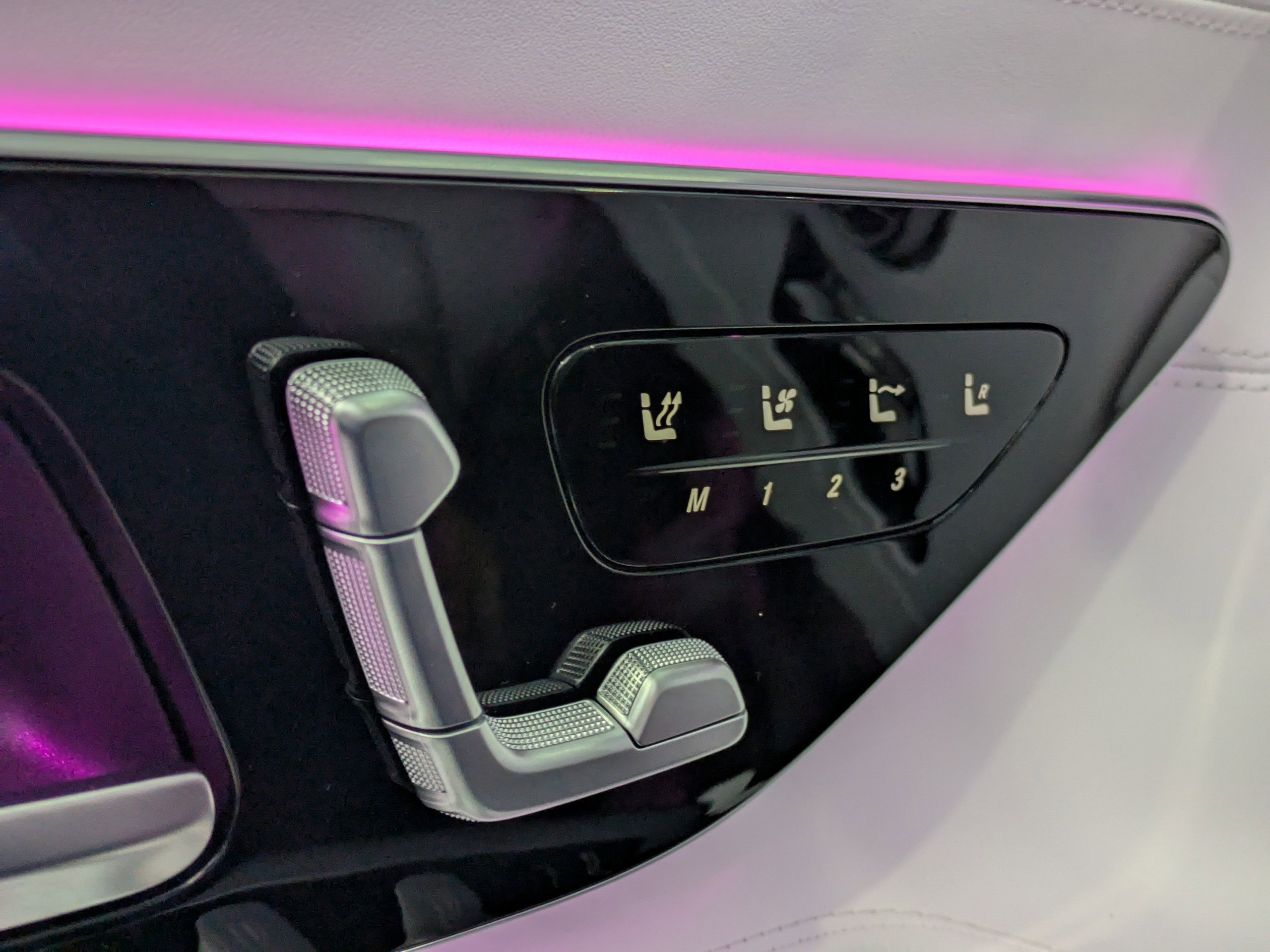New 2026 MANUFAKTUR moonlight white magno (White Ambiance) Mercedes-Benz Maybach SL 680 Monogram Series image 56