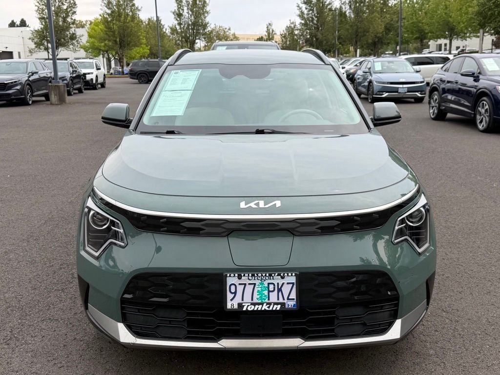 Used 2023 Cityscape Green Kia Wind image 3