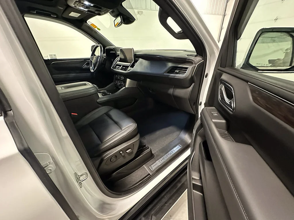 Used 2023 SUMMIT WHITE Chevrolet LT image 33