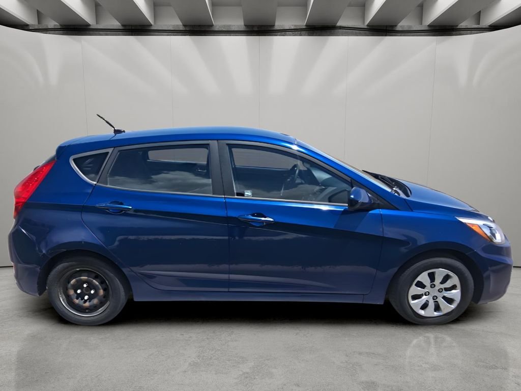 Used 2017 Pacific Blue Pearl Hyundai SE image 6