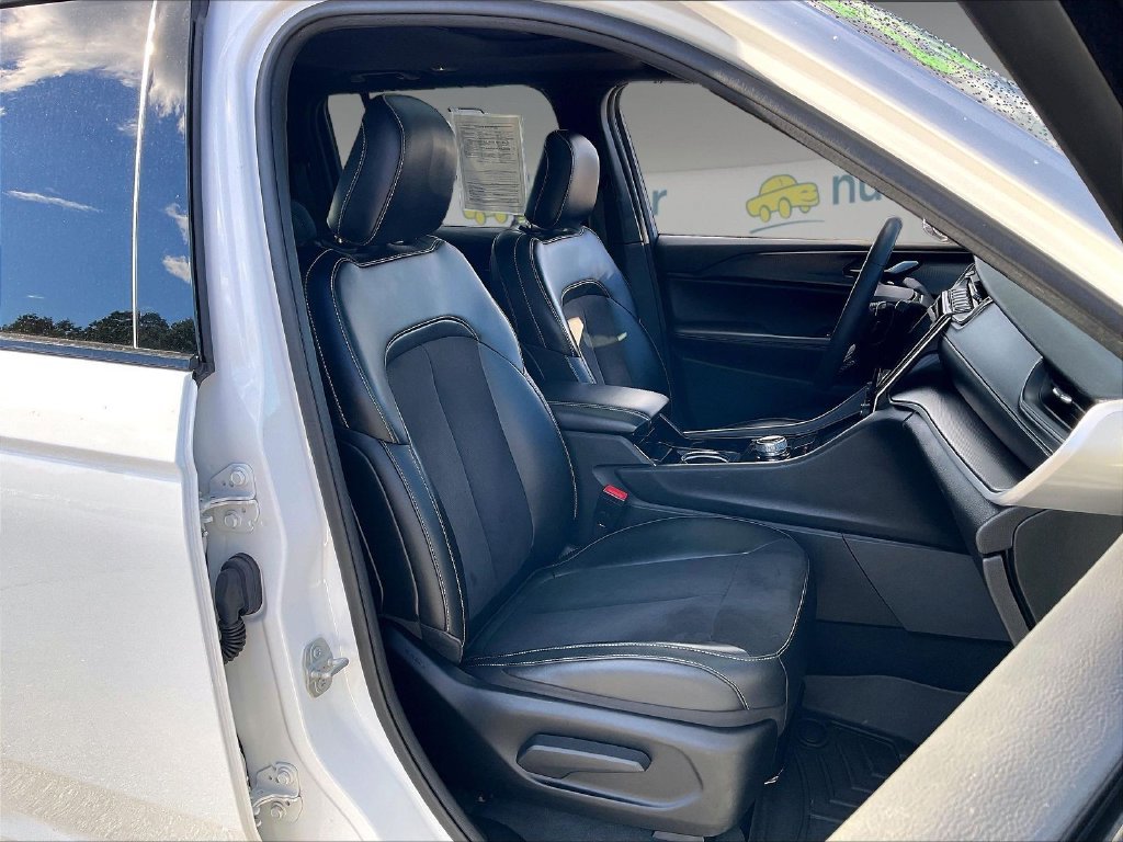 Used 2023 Bright White Clearcoat Jeep Altitude X image 10