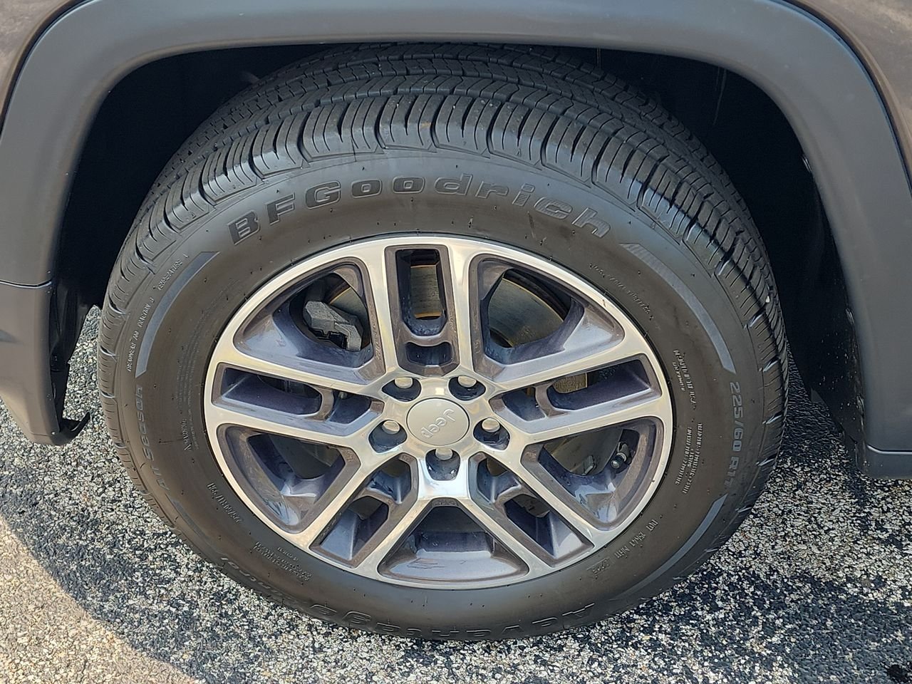 Used 2017 Gray Jeep Latitude image 10