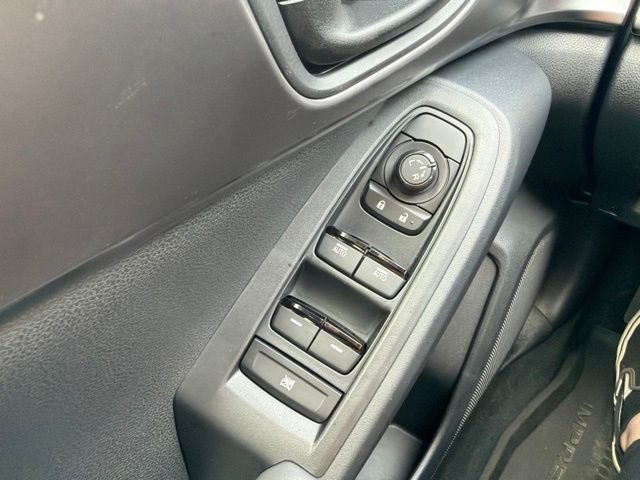 Used 2025 Silver Subaru Base image 15