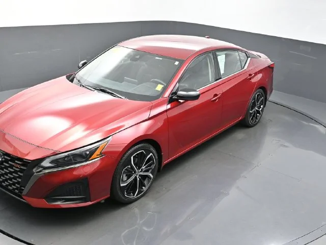 Used 2023 Red Nissan 2.5 SR image 39