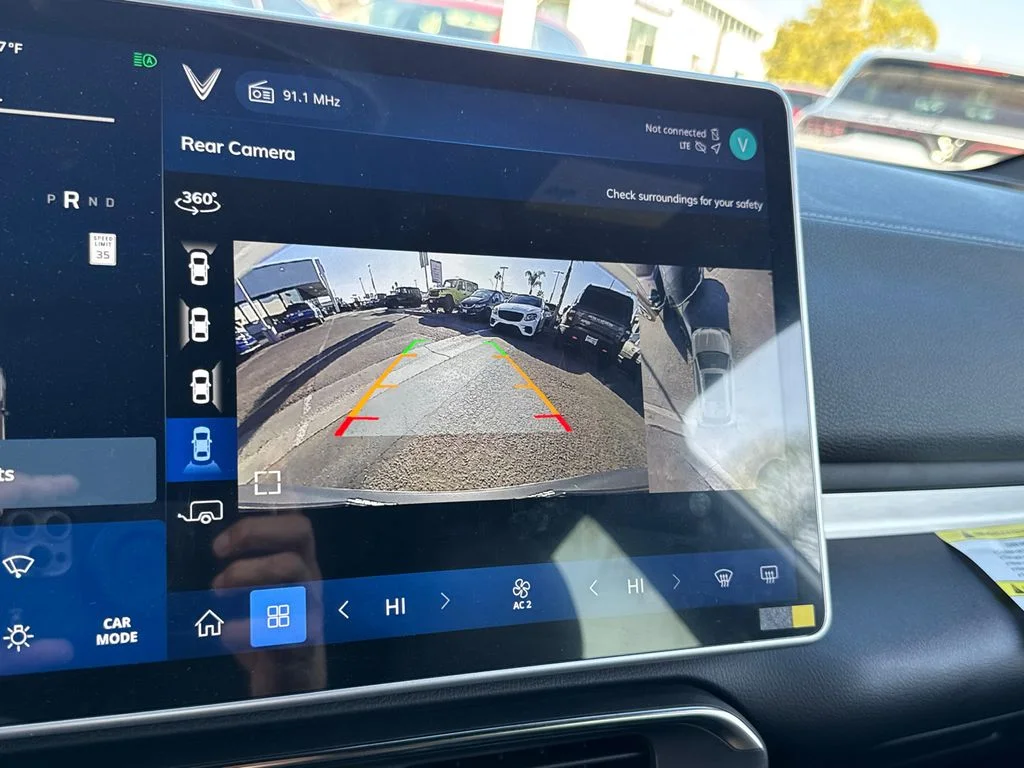 2025 VinFast VF 8 Plus - Photo 29
