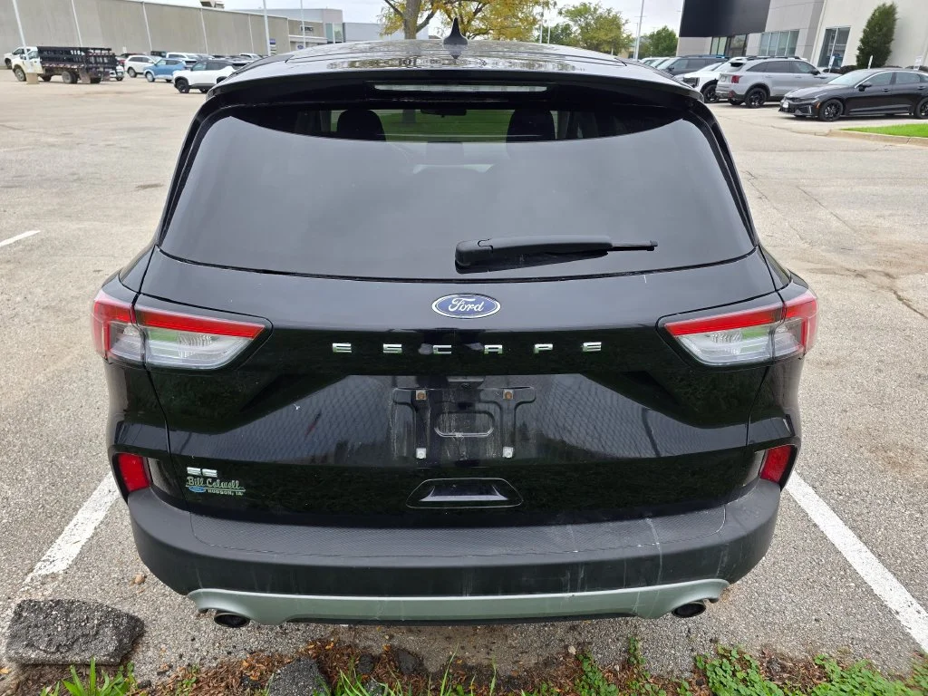 Used 2022 Black Ford SE image 6