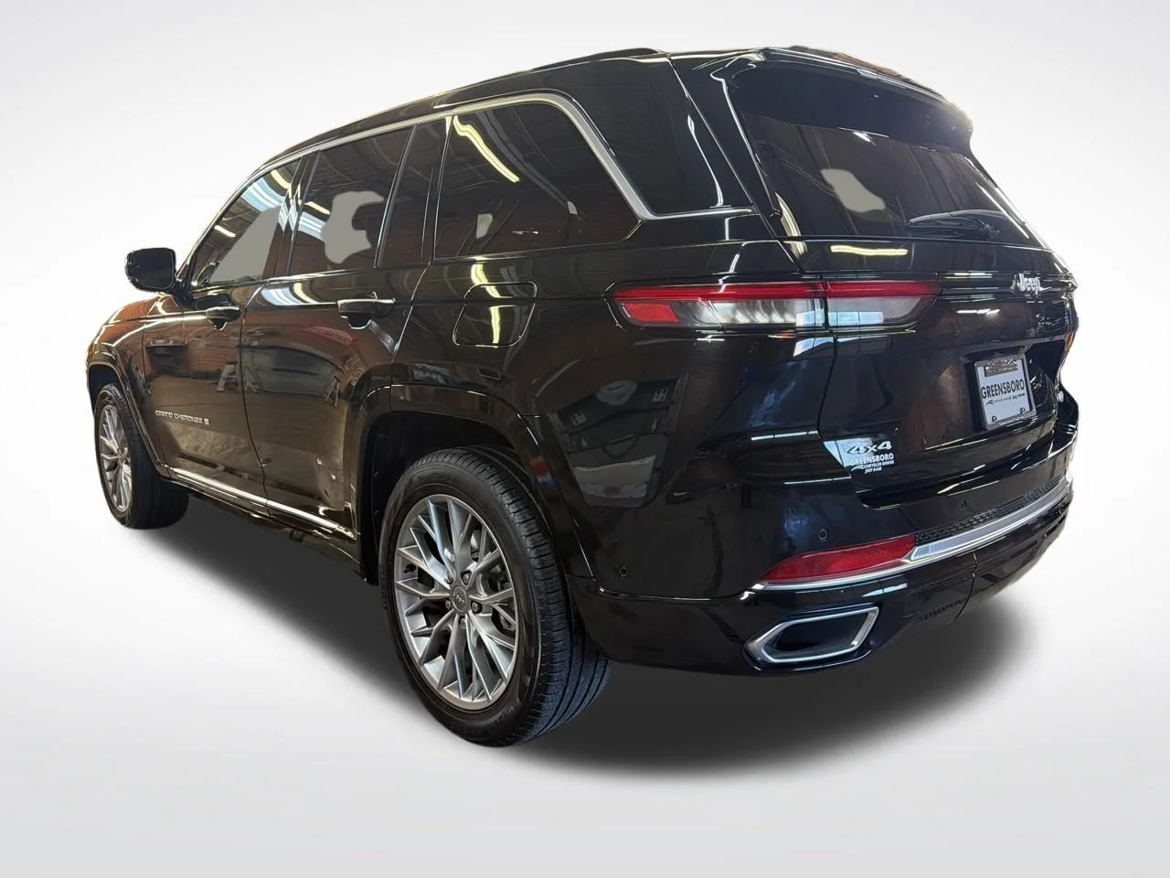 Used 2025 Diamond Black Jeep Summit image 3