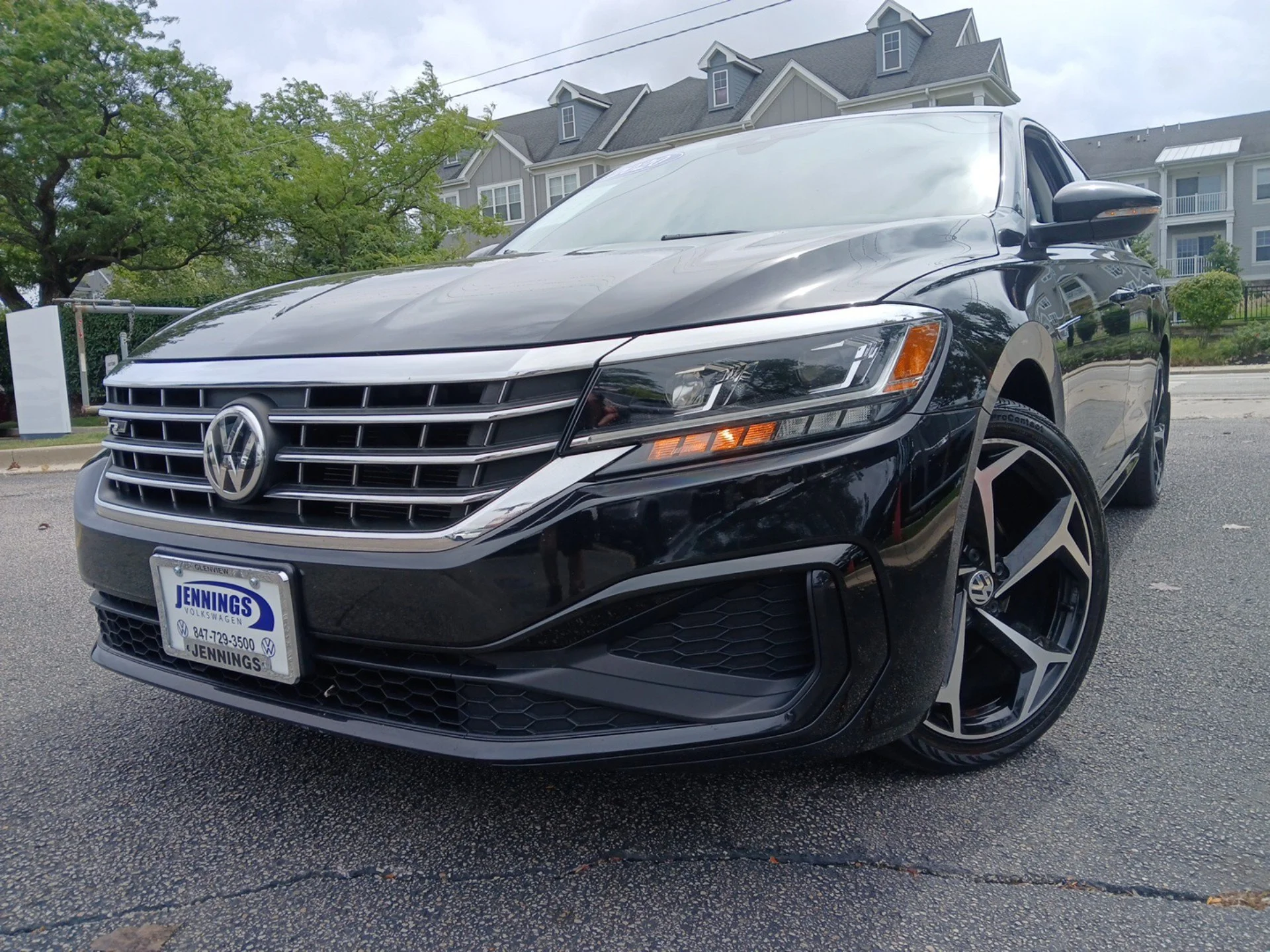 Used 2020 Deep Black Pearl Volkswagen 2.0T R-Line image 28