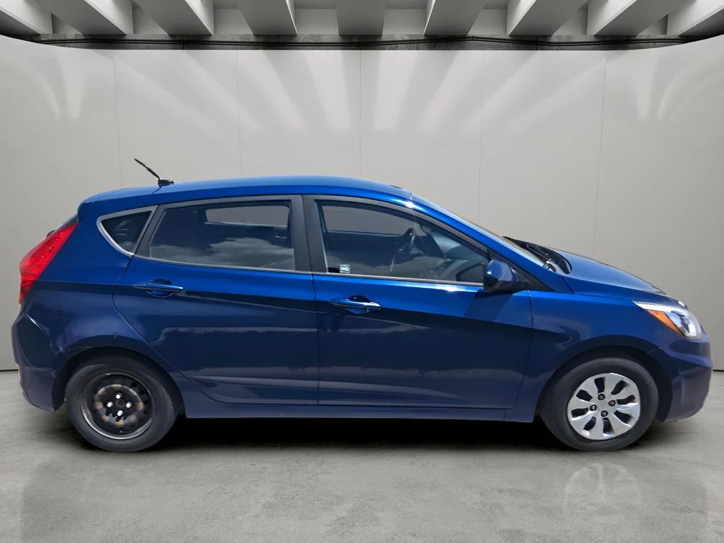 Used 2017 Pacific Blue Pearl Hyundai SE image 6