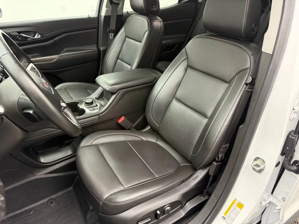 Used 2023 White GMC SLT image 24