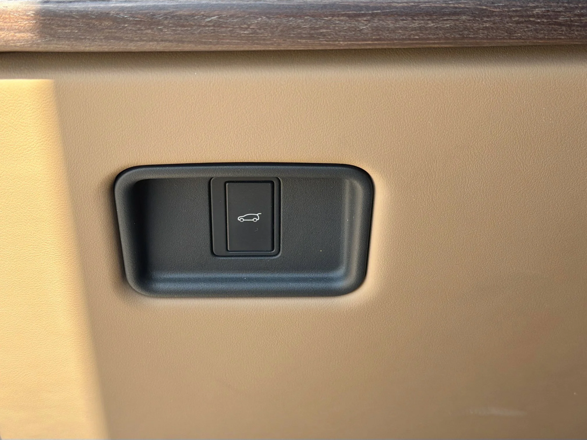 Used 2024 Sunset Gold SV Bespoke Ultra Metallic Satin Land Rover SE image 35
