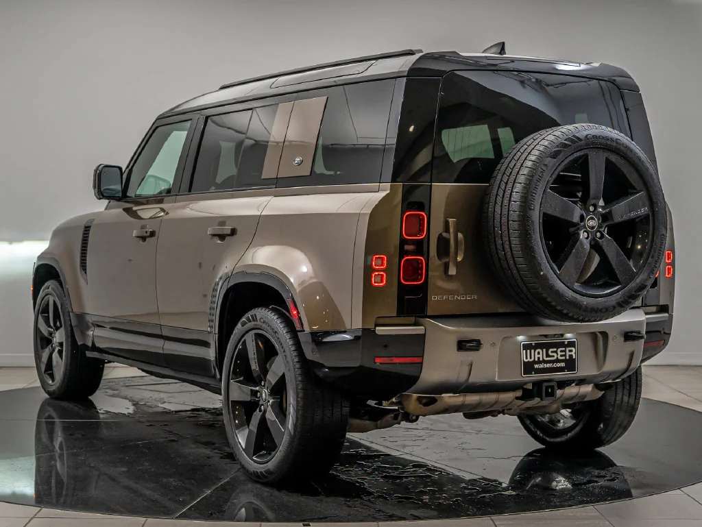 Used 2024 Gondwana Stone Metallic Land Rover X-Dynamic SE image 6