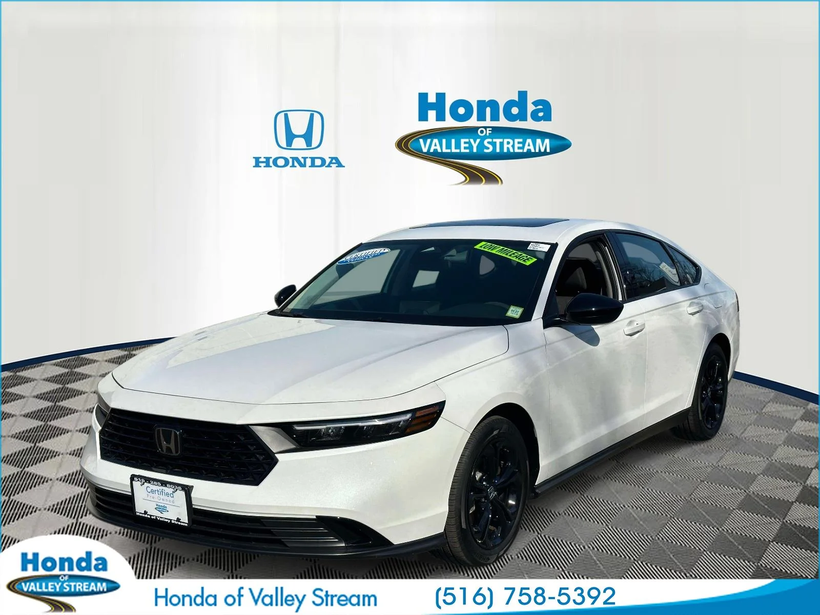 Certified Used 2025 Platinum White Pearl Honda SE image 3