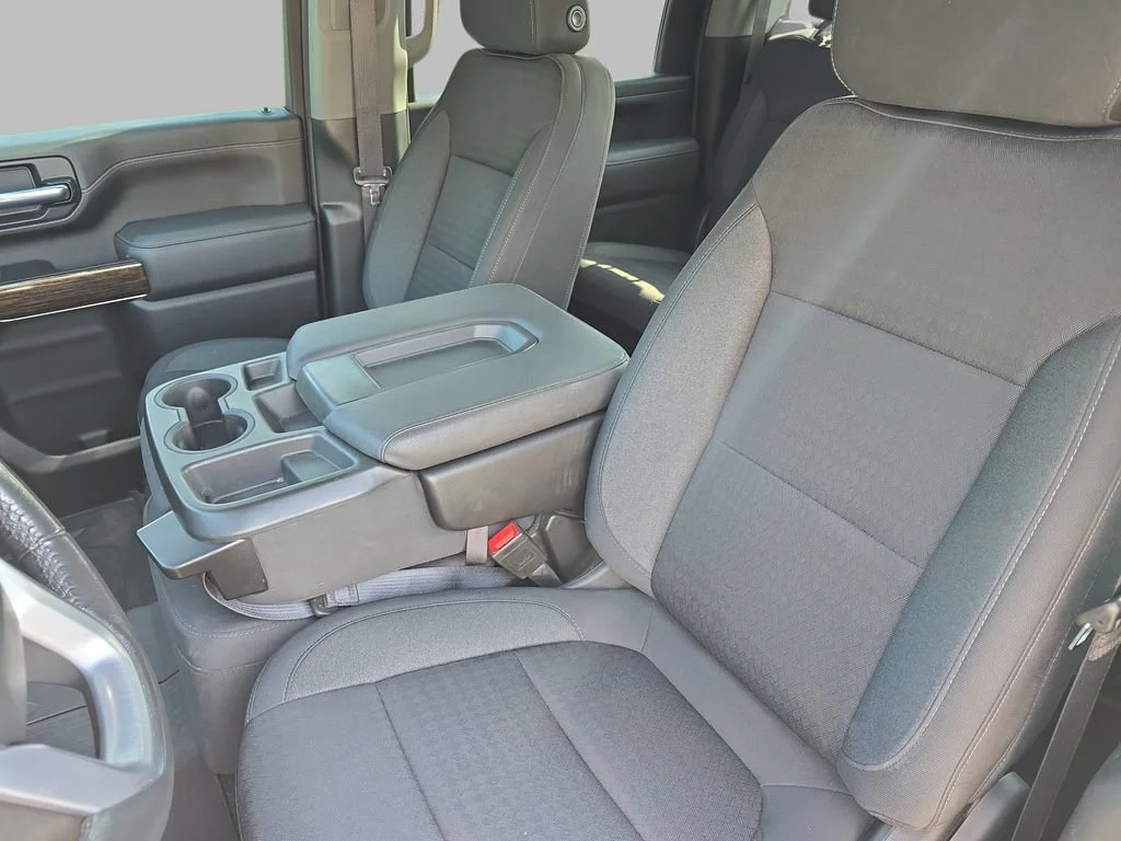 Used 2023 SUMMIT WHITE GMC SLE image 17